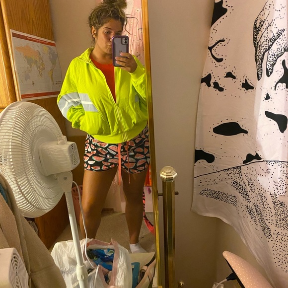 NWT Fashion Nova zip up jacket with pockets! LIME - Picture 4 of 8